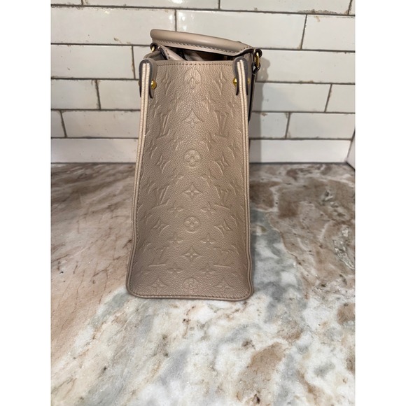 Louis Vuitton OnTheGo MM Monogram Empreinte Leather Tourterelle Tote Bag M45494 - Picture 4 of 8